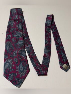 Italy Men’s Fashion 100% Silk Tie Christopher Hayes Multi Color Paisley Design